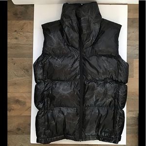 Puma Puffer Vest Medium Black with Gray Zip front